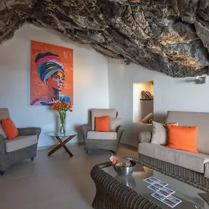 spectacular-cave-with-two-large-terraces.in-canary-islands.com/