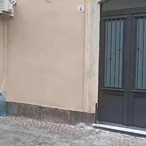 https://la-casa-del-barone.catania-hotels.net