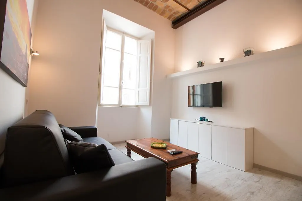 Inner House Roma 0*,